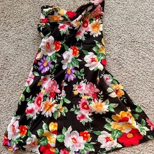 Cute little sun dress.  Short, sexy and well fitting and black hides a lil tummy